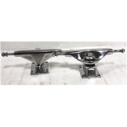 PAIR OF GENERIC SKATEBOARDING TRUCKS
