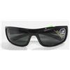 Image 1 : VONZIPPER SCISSOR KICK UNISEX SUNGLASSES