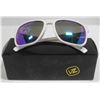 Image 1 : VONZIPPER LOMAX WHITE SUNGLASSES