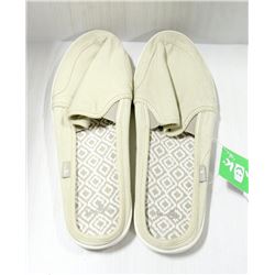 SANUK NATURAL WOMENS SHOE SIZE 10.