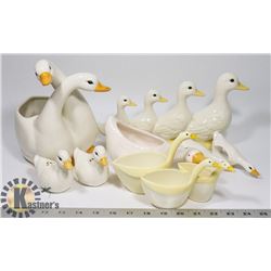 COLLECTION OF KITCHEN /HOUSEHOLD GEESE ACCESSORIES
