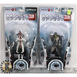 LOT OF 2 ACTION FIGURES