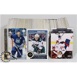 TIN OF HOCKEY CARDS