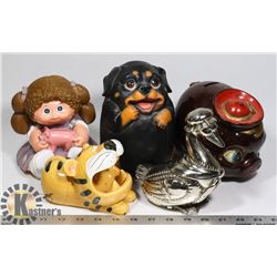 FLAT OF VARIOUS PIGGY BANKS