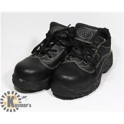 PAIR OF STEEL TOED SHOES SIZE WOMENS 7 OR MENS 5.5