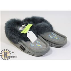 PAIR OF MENS MOCCASINS SIZE 7
