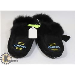 PAIR OF MENS MOCCASINS SIZE 11