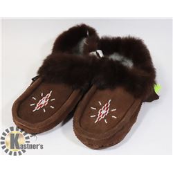 PAIR OF MENS MOCCASINS SIZE 11