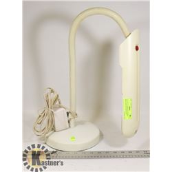 DAYLIGHT COMPANY FLEXIBLE ARM LAMP WITH WEIGHTED