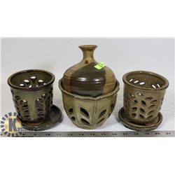 LOT OF DECORATIVE POTTERY