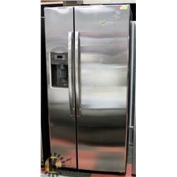 GE SIDE BY SIDE STAINLESS STEEL FRIDGE WITH WATER