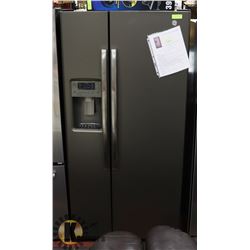 GE SIDE BY SIDE SLATE FINISH FRIDGE.