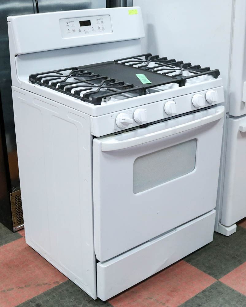 GE WHITE GAS CONVECTION STOVE WITH SELF CLEAN,