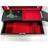 Image 4 : MUSICAL VINTAGE ORIENTAL JEWELLERY BOX