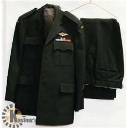 CANADIAN MILITARY UNIFORM ROYAL 22 REGIMENT.