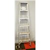 Image 1 : 5 STEP ALUMINUM LADDER