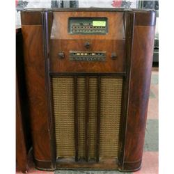 ANTIQUE FLOOR MODEL RADIO