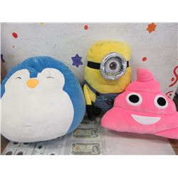 BOX WITH 3 PLUSH TOYS/PILLOWS