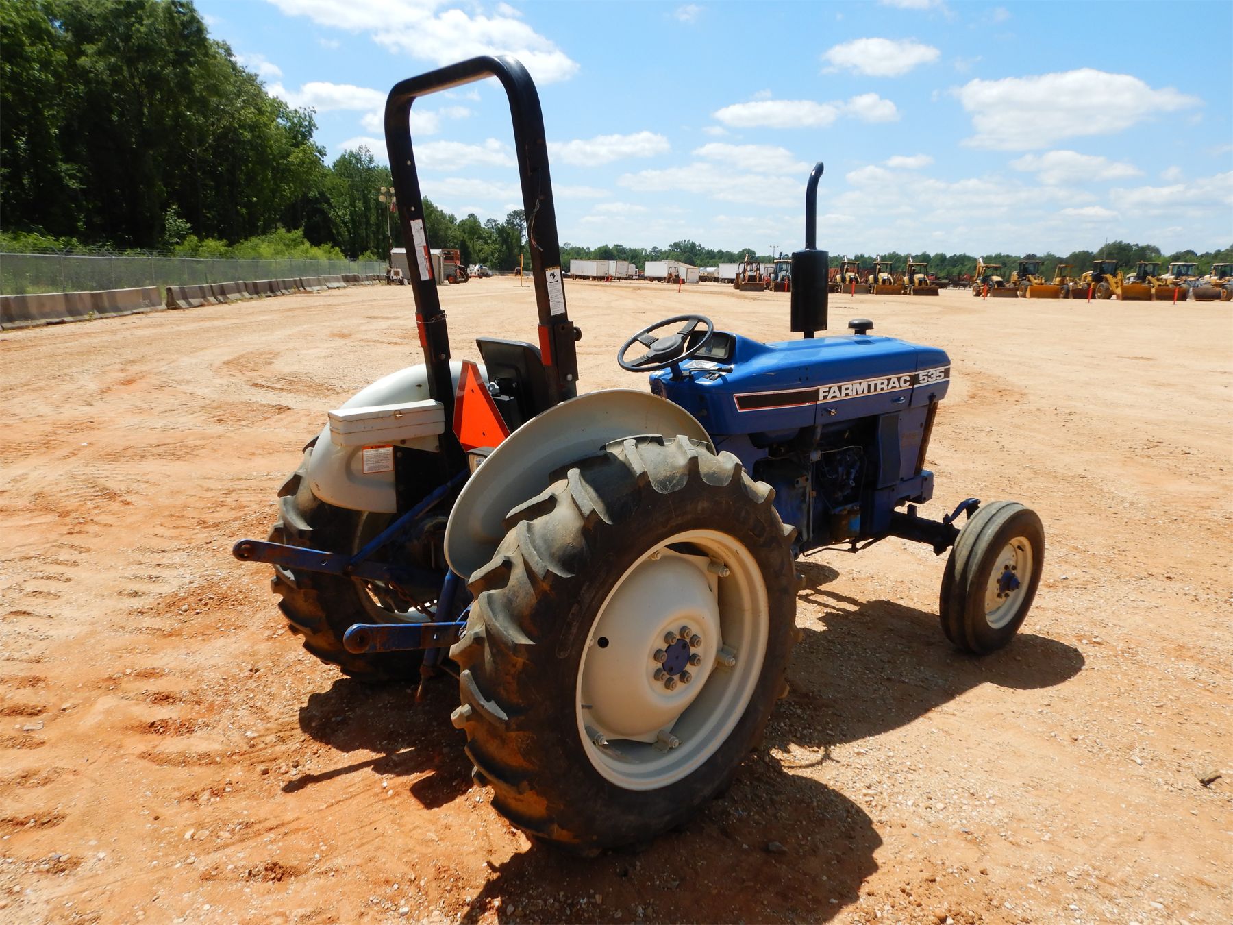 FARMTRAC 535 Tractor