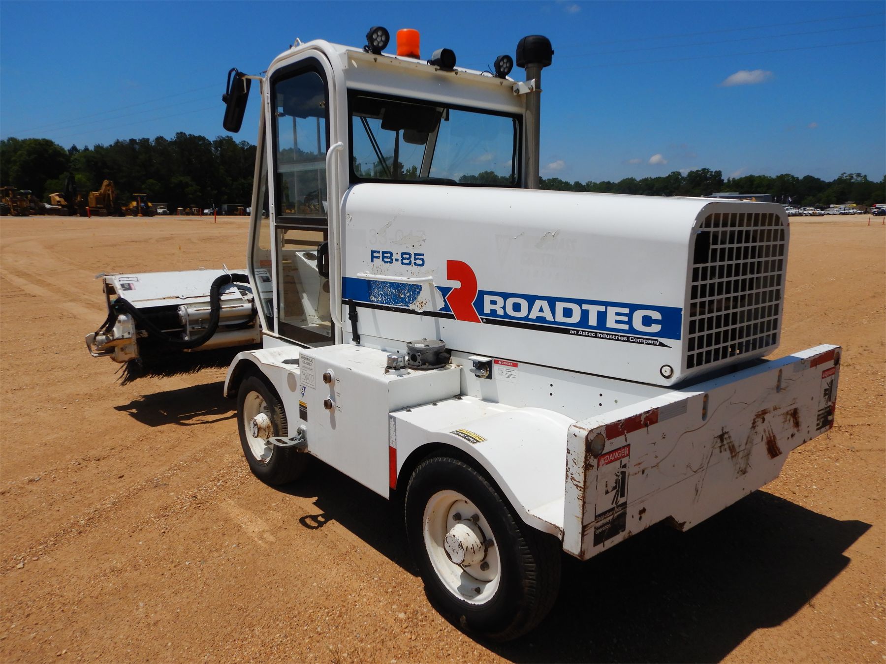 ROADTEC FB-85 Broom - J.M. Wood Auction Company, Inc.