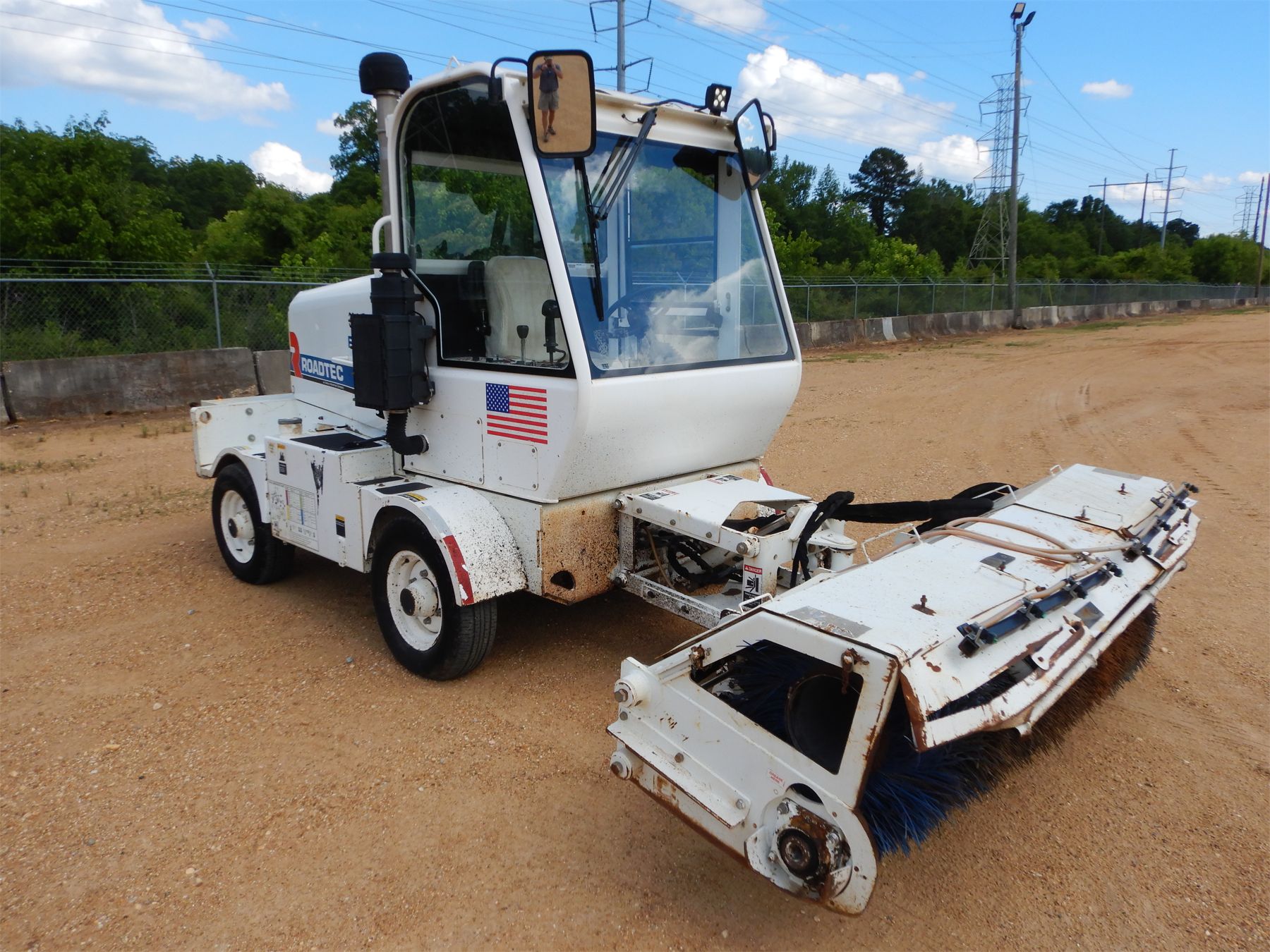 ROADTEC FB-85 Broom