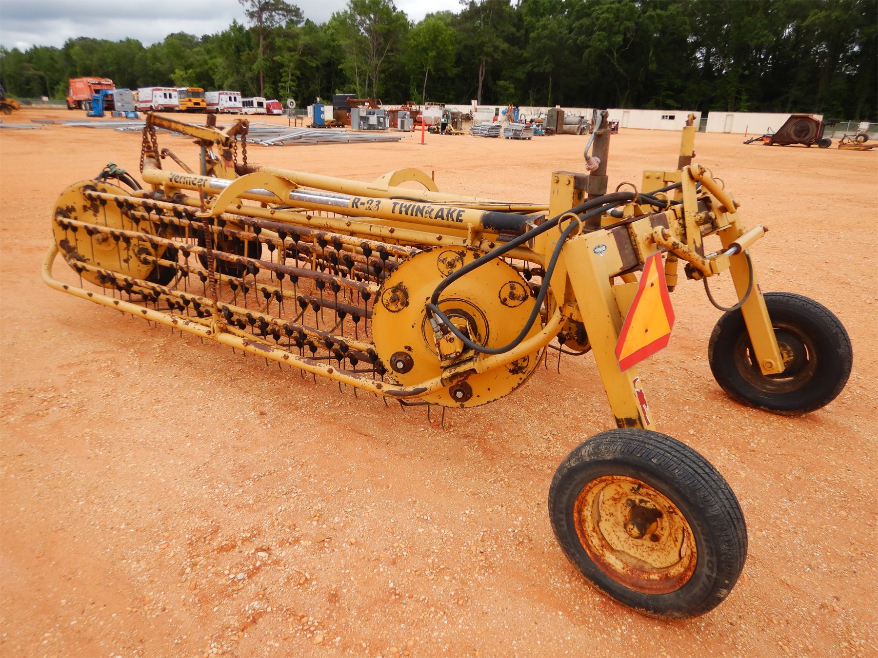 VERMEER R-23 TWIN RAKE Agriculture Component - J.M. Wood Auction ...