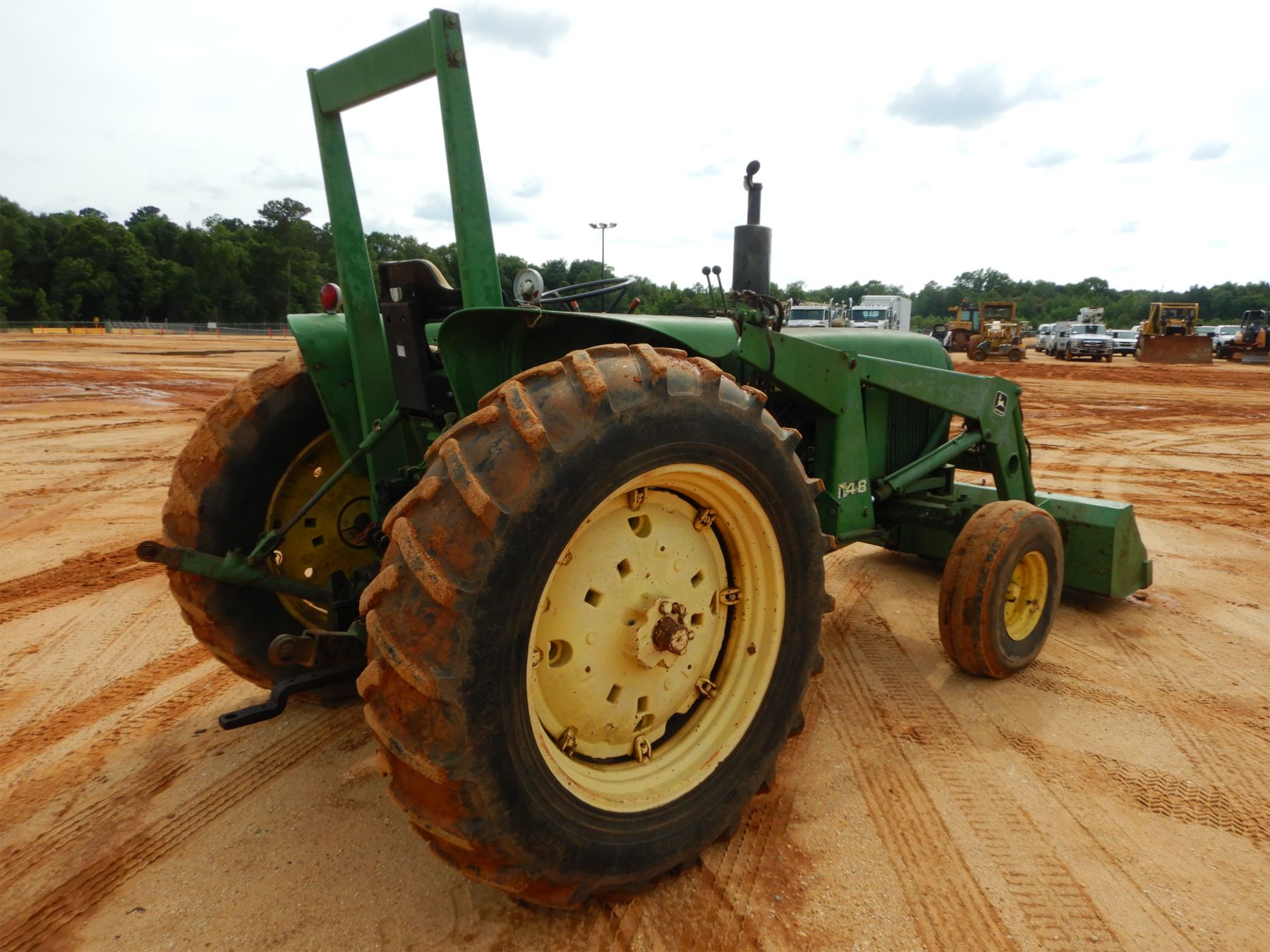JOHN DEERE 2840 Tractor john-deere-2840-tractor