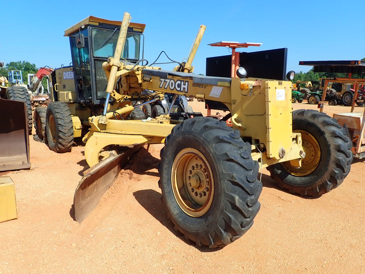 770ch 2004 JOHN DEERE 770CH SERIES II Motor Grader