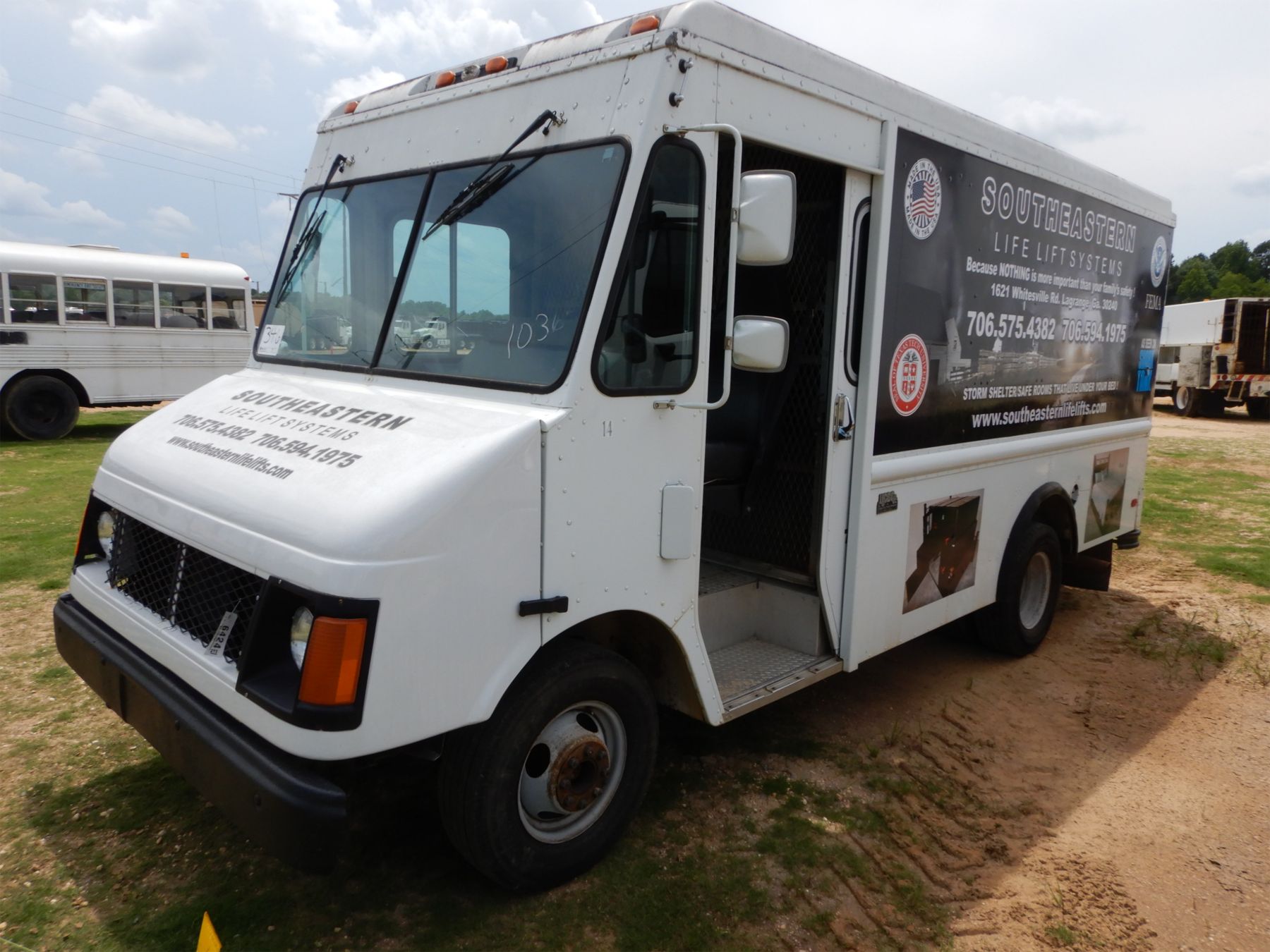 1995 CHEVROLET Box Truck / Cargo Van J.M. Wood Auction Company, Inc.