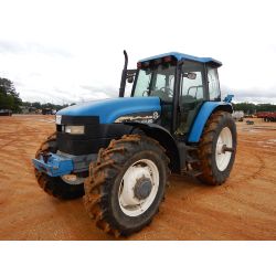 NEW HOLLAND 8260 Tractor