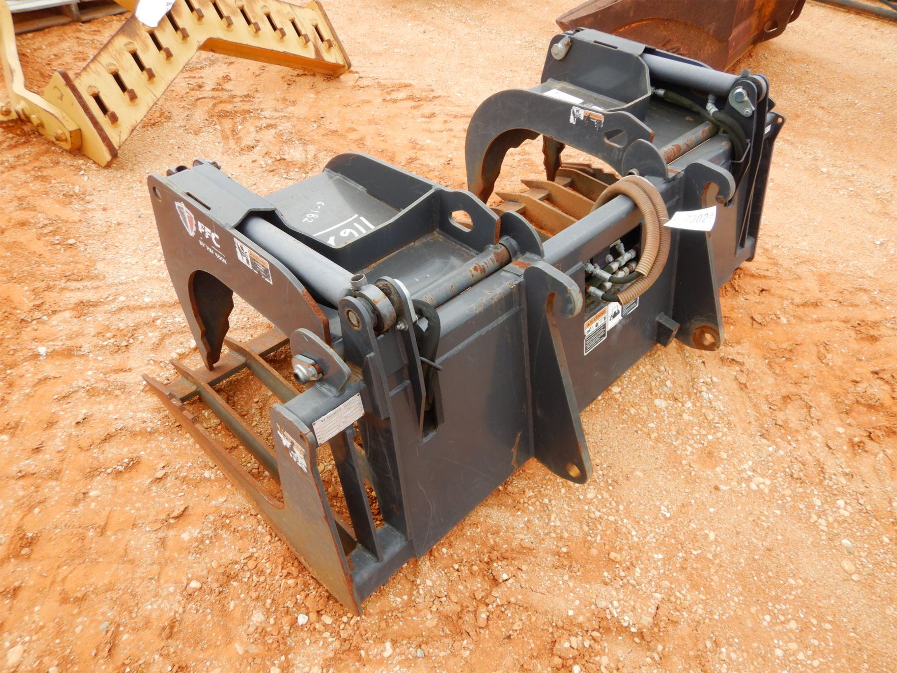 72" Paladin grapple bucket (B6)