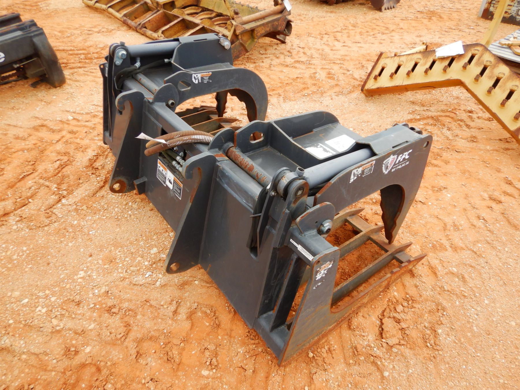 72" Paladin grapple bucket (B6)