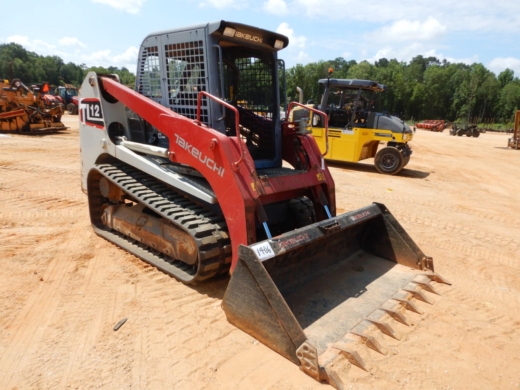 2016 TAKEUCHI TL12 Skid Steer Loader - Crawler - J.M. Wood Auction