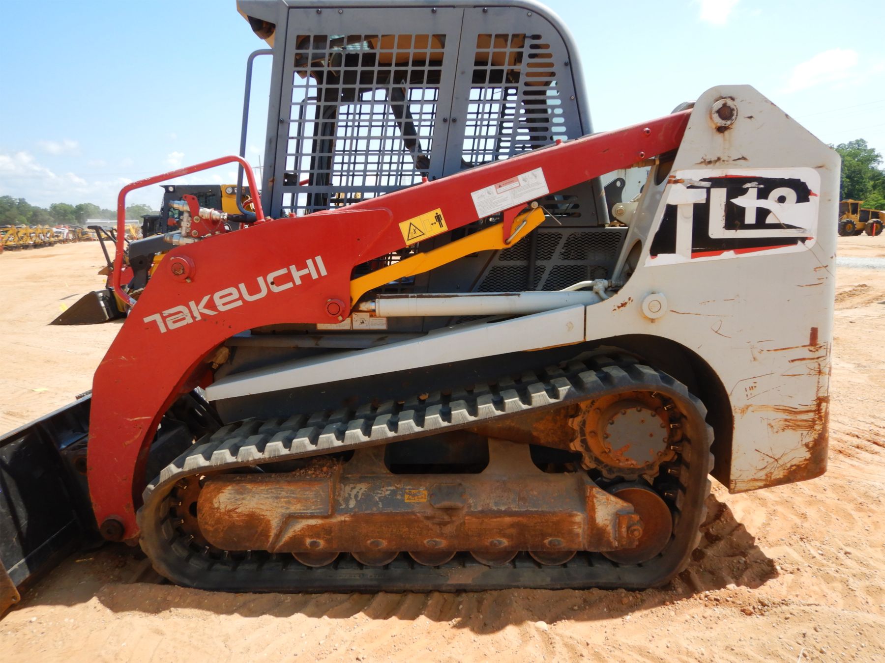 2016 TAKEUCHI TL12 Skid Steer Loader Crawler J.M. Wood Auction