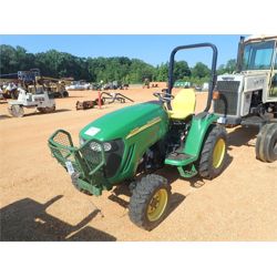 JOHN DEERE 3320 Tractor