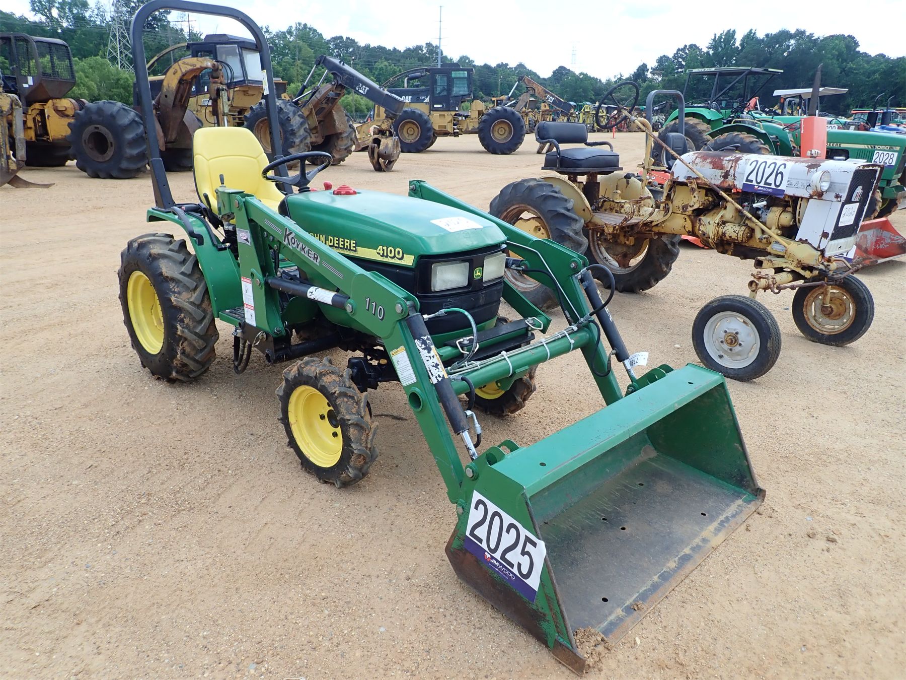 JOHN DEERE 4100 Tractor