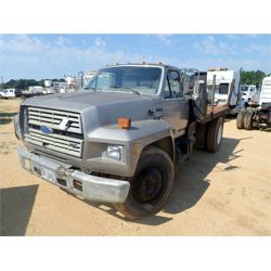 1987 FORD F700 Flatbed Truck