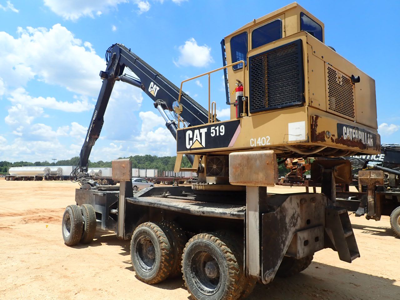 CATERPILLAR 519 Log Loader