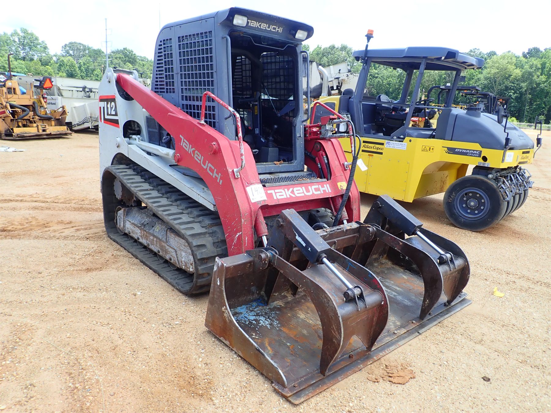 2016 TAKEUCHI TL12 Skid Steer Loader Crawler J.M. Wood Auction