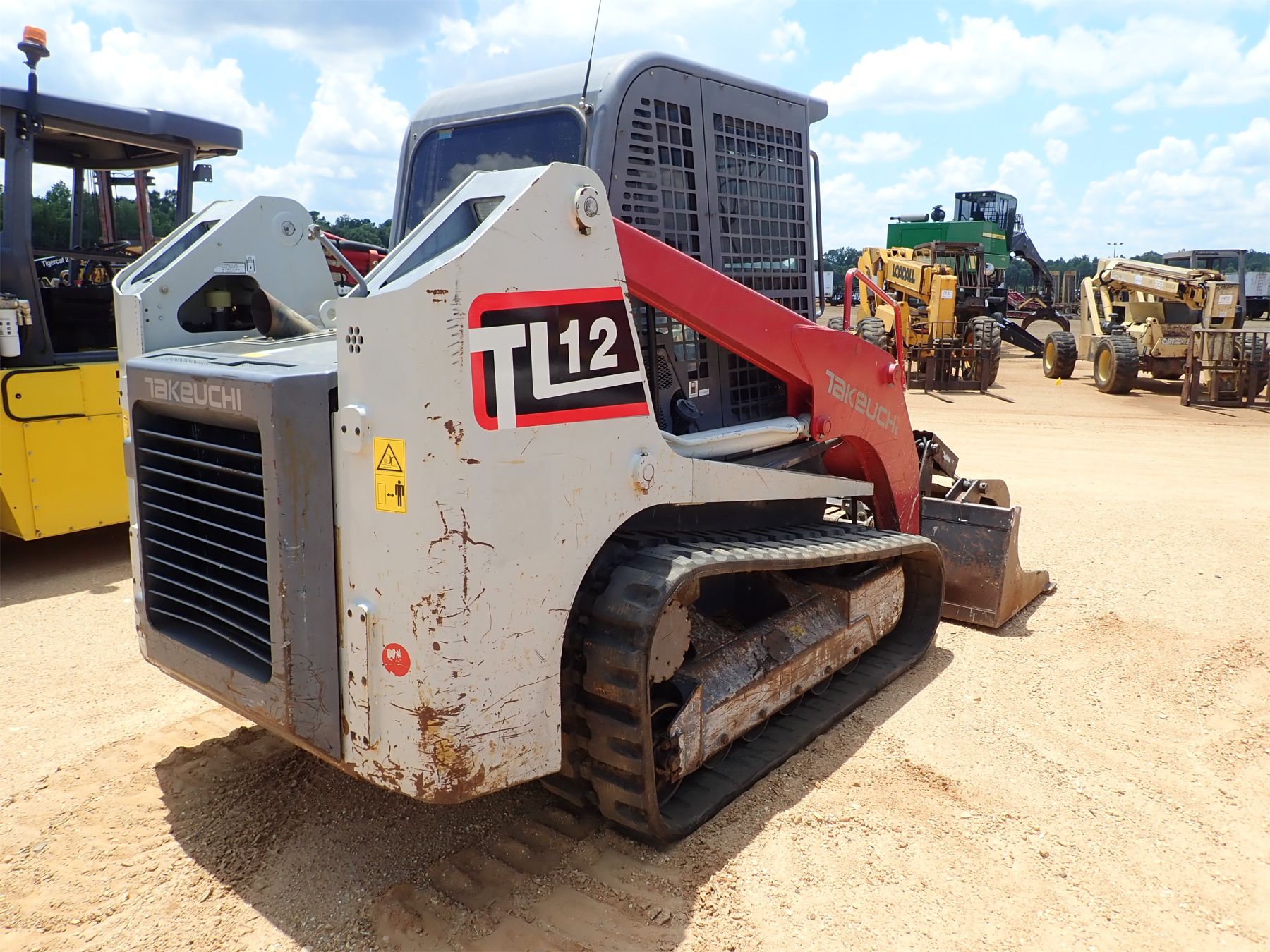 2016 TAKEUCHI TL12 Skid Steer Loader Crawler