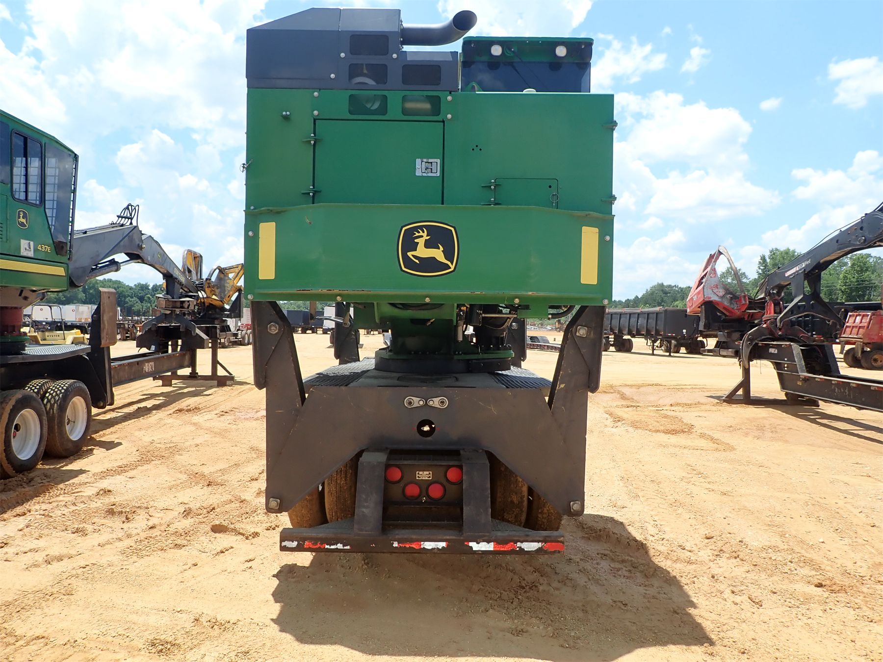 2016 JOHN DEERE 437E Log Loader - J.M. Wood Auction Company, Inc.