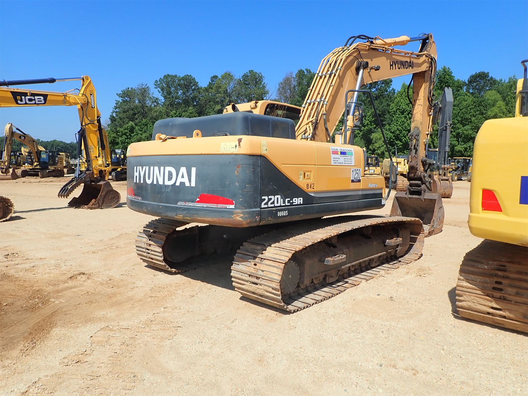 Hyundai 220 экскаватор Hyundai 220 экскаватор