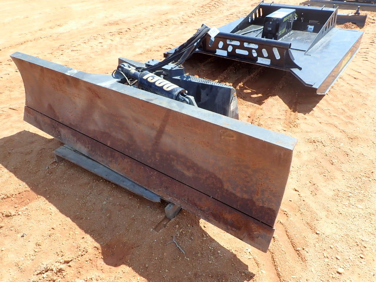 JOHN DEERE Skid Steer Attachment J.M. Wood Auction Company, Inc.