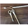 Image 2 : Hand Braided Rawhide Quirt and Hondos