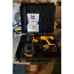 Dewalt 18 Volt Drill w/ Manuel, Case & Extra Battery (Working)