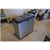 Image 2 : 3 Compartment Garbage Bin w/ Inserts