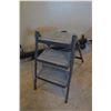 Image 1 : Small Folding Ladder Cosco Step Deck