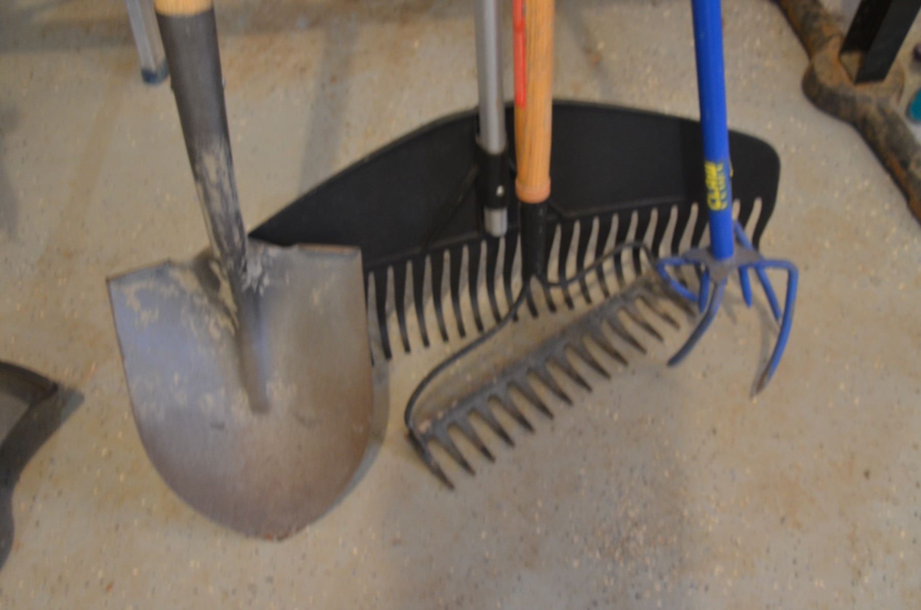 Rakes (2) Spade, Garden Claw