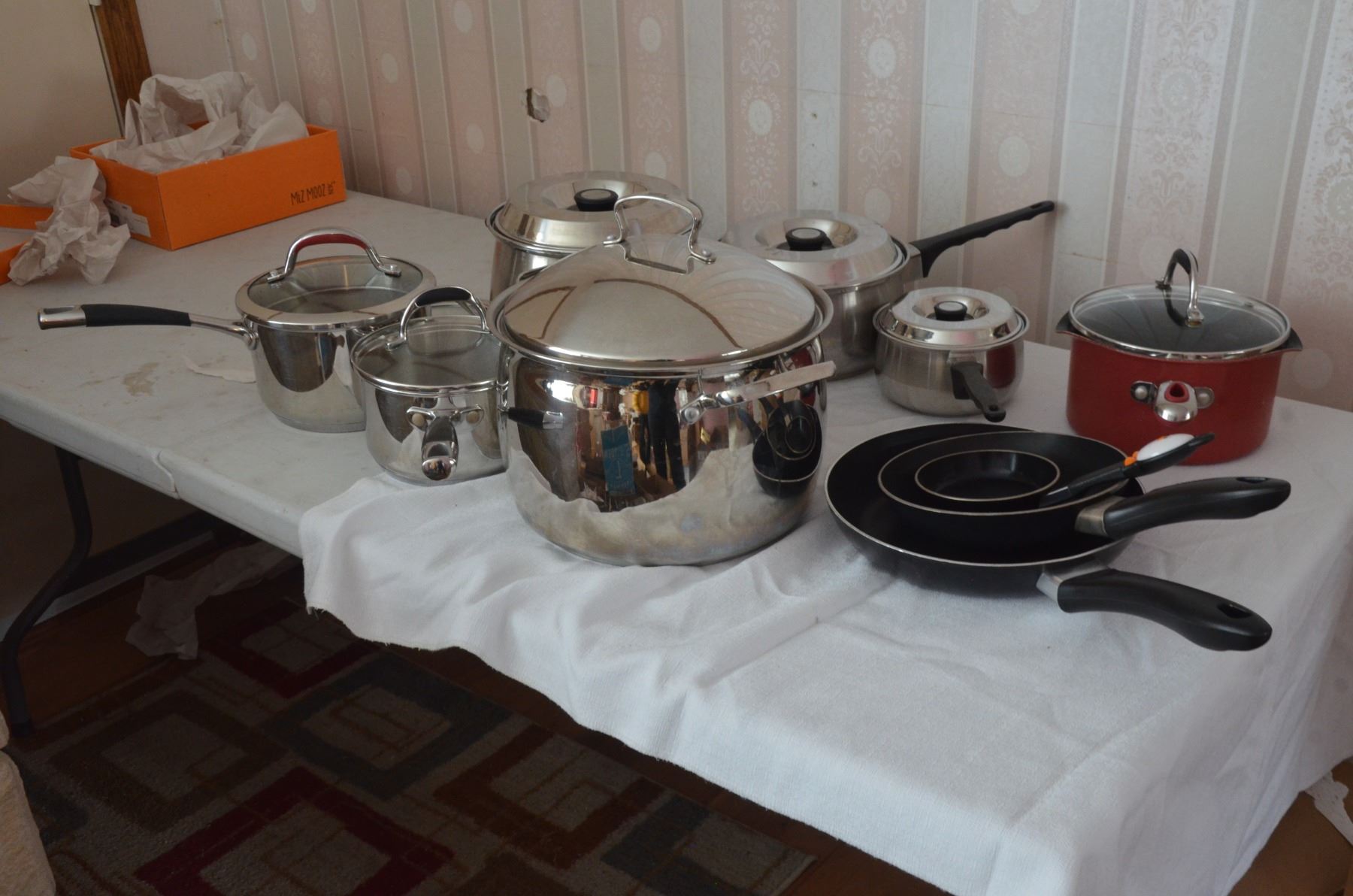 Non Stick and Stainless Steel Pots and Pans - Bodnarus Auctioneering