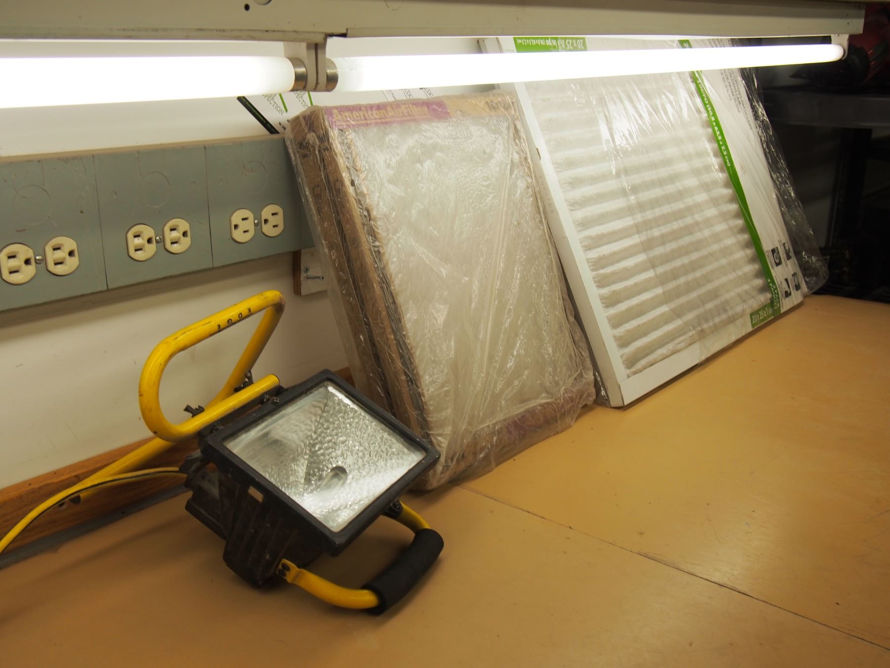 Shop Light Working Furnace Filters 14 X 16 X 1 2 20 X 25 X 1 2 shop-light-working-furnace-filters-14-x-16-x-1-2-20-x-25-x-1-2